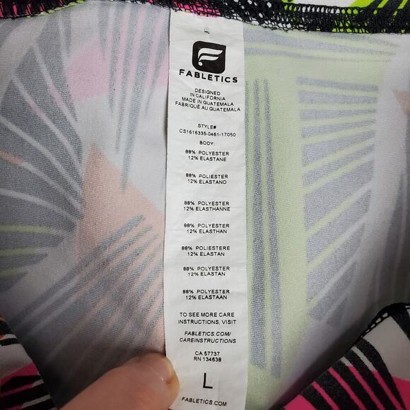 Fabletics Powerhold Capri Leggings Black Tribal Geo Print Size Large - Picture 3 of 10